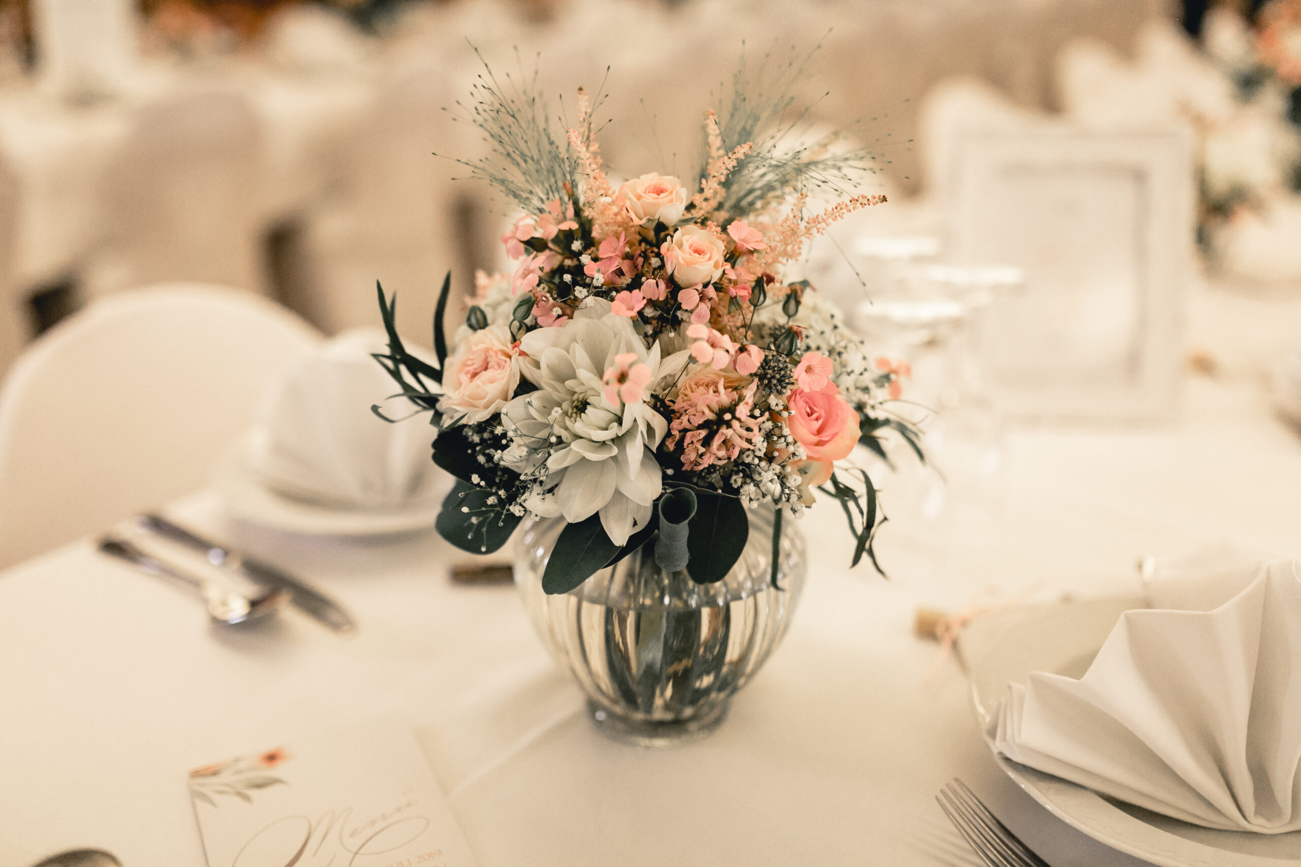 HeimArt Design Tischdekoration Vintage Hochzeit Blumenstrauße Vintagegläser Papeterie Kirschblüten